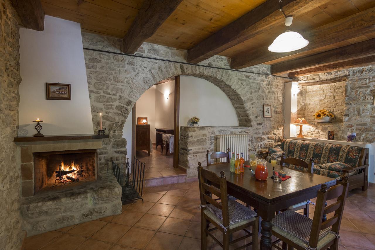 אומברטידה Agriturismo Monte Acuto מראה חיצוני תמונה